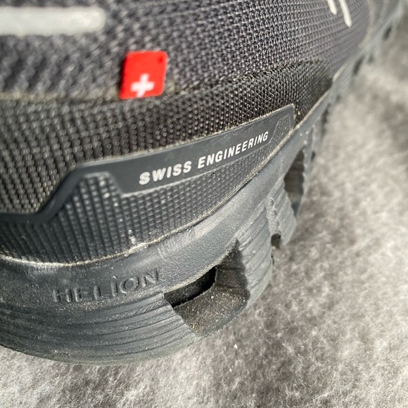 On Running Men’s Black/Charcoal Grey Size 9.5 Model 40.99706 - Picture 11 of 13